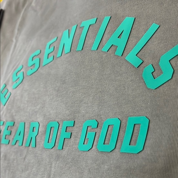 Fear of God ESSENTIALS Gray Crewneck T-Shirt ( 3 SIZES OVERSIZED) - Picture 6 of 8